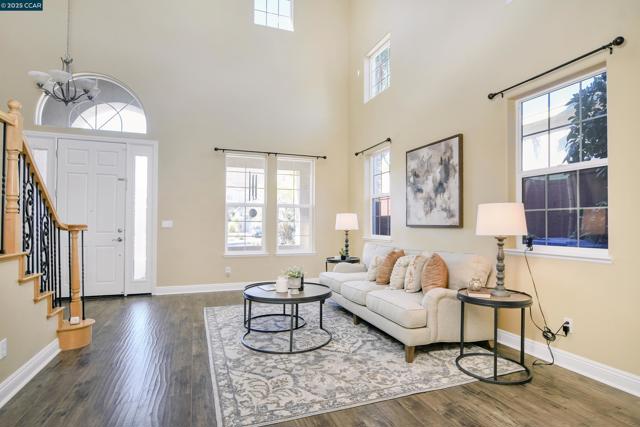 2593 Camel Back Rd, Brentwood CA: https://media.crmls.org/mediaz/399a6fff-ca66-4abe-9fc5-f5c382d6ea43.jpg