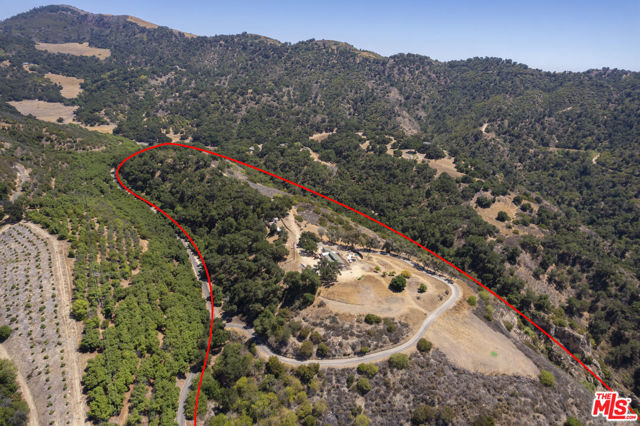10880 Creek Road, Ojai CA: https://media.crmls.org/mediaz/399a7ca2-eb55-43e1-8ad8-f5f84fe8d132.jpg