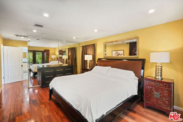 5324 Irvine Avenue, Valley Village CA: https://media.crmls.org/mediaz/399accdc-b419-47f4-86da-ab3093d8a108.jpg