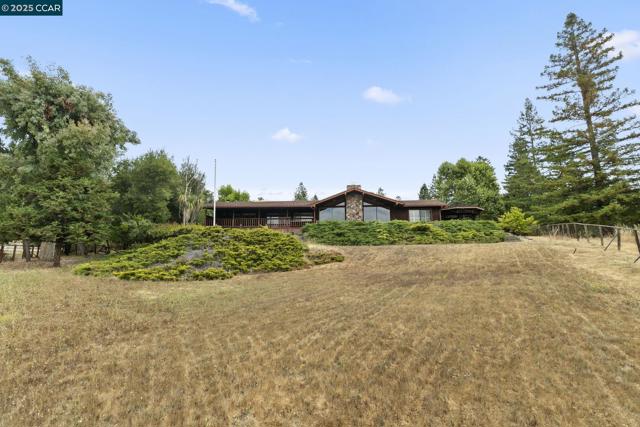 47 Bella Vista Ct, Diablo CA: https://media.crmls.org/mediaz/399b25e0-49a1-4dd5-84f0-7a237e917ba5.jpg