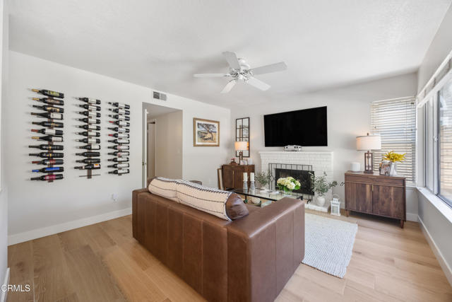 27220 Waterford Drive, Valencia CA: https://media.crmls.org/mediaz/399b8ac5-5354-4881-b1f7-f3f1e682076c.jpg