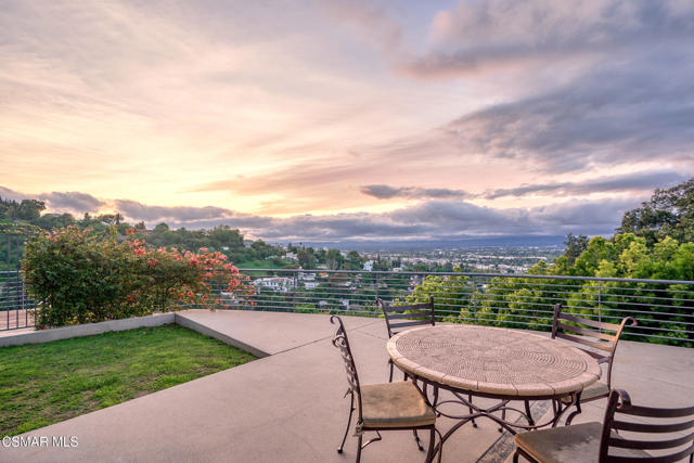 3681 Alomar Drive, Sherman Oaks CA: https://media.crmls.org/mediaz/399bba0e-06b0-47b3-9411-e64b6ffe684e.jpg