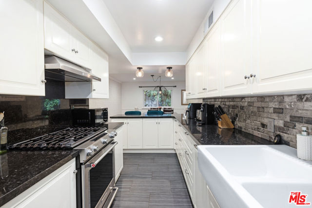 6708 Hillpark Drive, Los Angeles CA: https://media.crmls.org/mediaz/399bf9ec-8439-4eb2-b84a-38d5a6db03f2.jpg