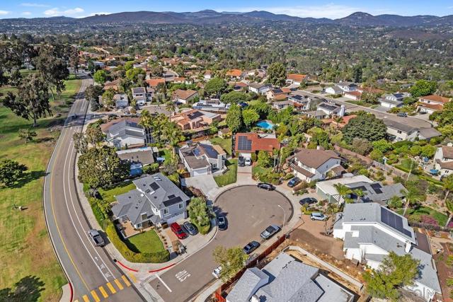 2112 Park Dale Ln, Encinitas CA: https://media.crmls.org/mediaz/399c1023-73ee-4a86-bdb2-d048a470b541.jpg