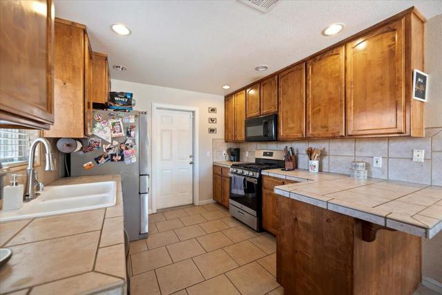 7562 Inca Trail, Yucca Valley CA: https://media.crmls.org/mediaz/399c107f-3f73-45d0-98c8-0577020406ae.jpg