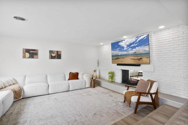 7255 Volta Court, San Diego CA: https://media.crmls.org/mediaz/399c5e86-ec30-43bb-9fd1-a0f3c12f8ad3.jpg