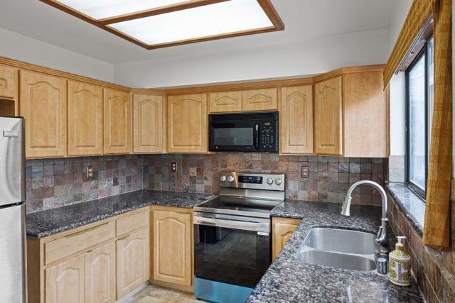 126 Cypress Lakes Court, Marina CA: https://media.crmls.org/mediaz/399d3202-6522-49d8-ab0e-2819d0be85d4.jpg