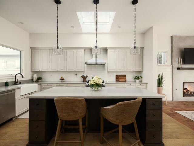 1011 Devonshire Drive, San Diego CA: https://media.crmls.org/mediaz/399dee79-e578-49ce-9fd2-6445ff3f8111.jpg