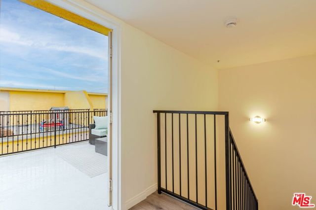 5521 Kester Avenue, Sherman Oaks CA: https://media.crmls.org/mediaz/399eb4be-4622-43b6-9cf9-83976e299640.jpg