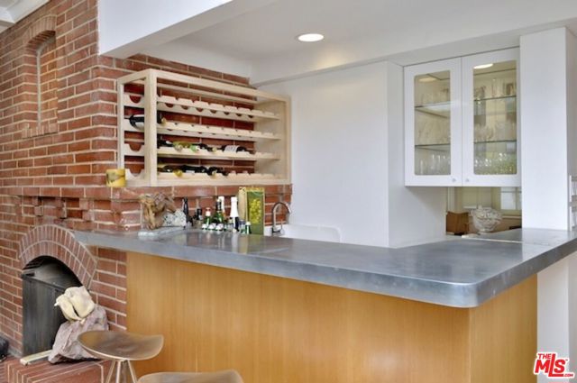 4031 Hollyline Avenue, Sherman Oaks CA: https://media.crmls.org/mediaz/399ec3a0-c80f-4509-b69b-63ae28d3d435.jpg