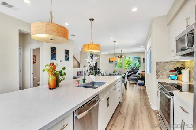 722 Anchor Ct, Chula Vista CA: https://media.crmls.org/mediaz/399f1ee6-42e5-42f6-b9f7-75ebacba7a8a.jpg