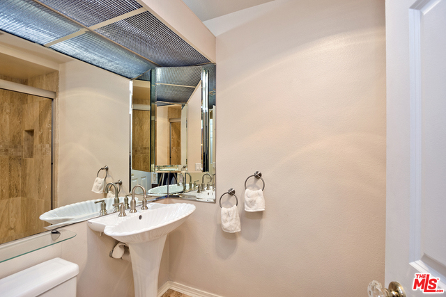 575 ESPLANADE, Redondo Beach, California 90277, 2 Bedrooms Bedrooms, ,2 BathroomsBathrooms,Residential,Sold,ESPLANADE,17203212