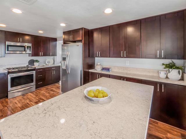 12440 Kestrel St, San Diego CA: https://media.crmls.org/mediaz/39a02332-b13d-4f11-970b-c74b116a5b09.jpg