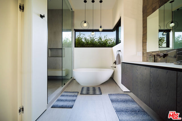 366 Huntley Drive, West Hollywood CA: https://media.crmls.org/mediaz/39a04091-c017-42aa-a160-1340b708ce38.jpg