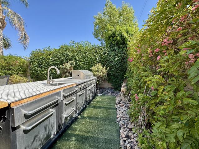 34 Calle La Reina, Rancho Mirage CA: https://media.crmls.org/mediaz/39a068f0-2a7e-42af-b409-a8b1cb679dcb.jpg