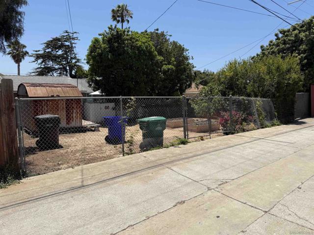 1260 LAW, San Diego CA: https://media.crmls.org/mediaz/39a0bb05-bba2-4fca-b62a-a3f2976bb411.jpg
