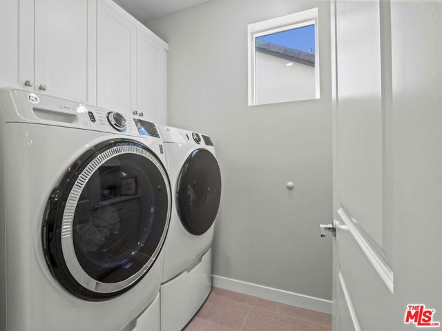 27717 Knoll View Place, Valencia CA: https://media.crmls.org/mediaz/39a0ef2d-ac5d-4d74-9bdd-eee5b551a7f4.jpg