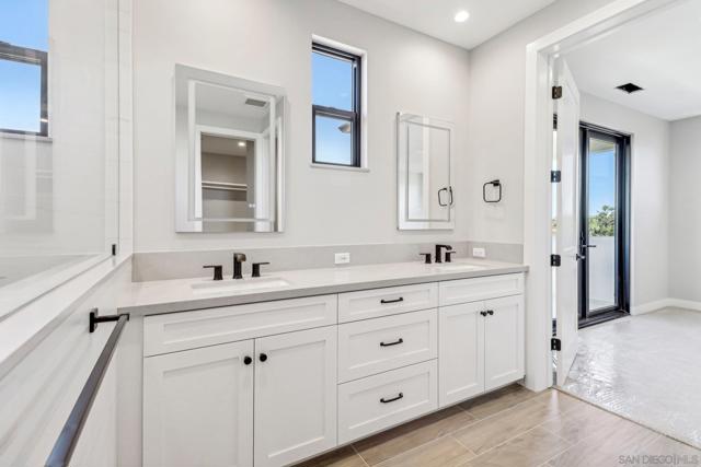2948 Copley Ave, San Diego CA: https://media.crmls.org/mediaz/39a12c26-1456-4514-b439-154fe0b971e9.jpg