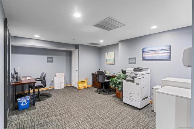 850 Beech Street, San Diego CA: https://media.crmls.org/mediaz/39a14486-379e-46f2-b5cd-c3d59cc8353a.jpg