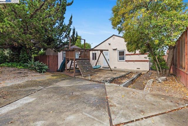 19650 San Miguel Ave, Castro Valley CA: https://media.crmls.org/mediaz/39a16360-541c-4450-ac24-cf40196f32db.jpg