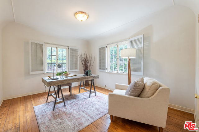 475 S Rodeo Drive, Beverly Hills CA: https://media.crmls.org/mediaz/39a179e3-2a20-4bf5-8a2d-65f172f03f02.jpg