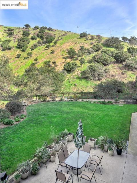 1400 Pinnacle Ct, Richmond CA: https://media.crmls.org/mediaz/39a1fae2-58f4-4885-b0df-aa97fc86f7fc.jpg