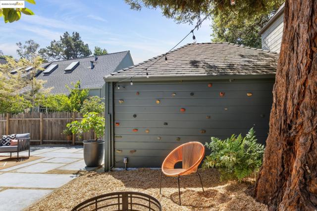 924 Trestle Glen Rd, Oakland CA: https://media.crmls.org/mediaz/39a2b9b6-dc59-4b8b-a027-3bfe11268f2c.jpg