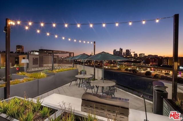 1101 N Main Street, Los Angeles CA: https://media.crmls.org/mediaz/39a31912-b2df-4321-b6de-10badd1f1a60.jpg