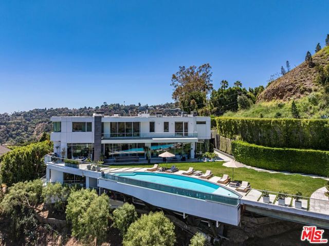 1740 Bel Air Road, Los Angeles CA: https://media.crmls.org/mediaz/39a34910-4a45-43ad-be5e-e3217e7b8805.jpg