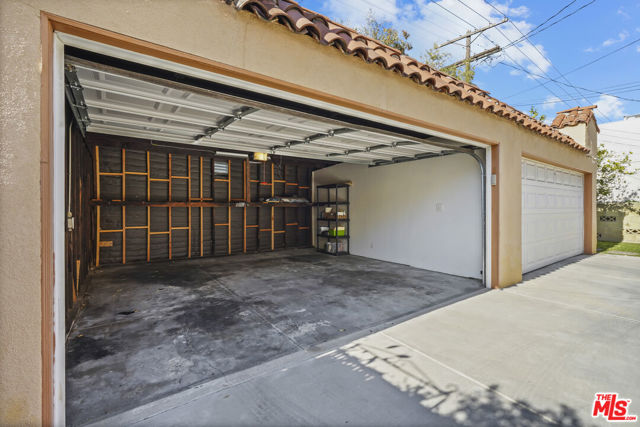 1143 S Rimpau Boulevard, Los Angeles CA: https://media.crmls.org/mediaz/39a35efc-7d5a-4db2-b957-49a0719c3811.jpg