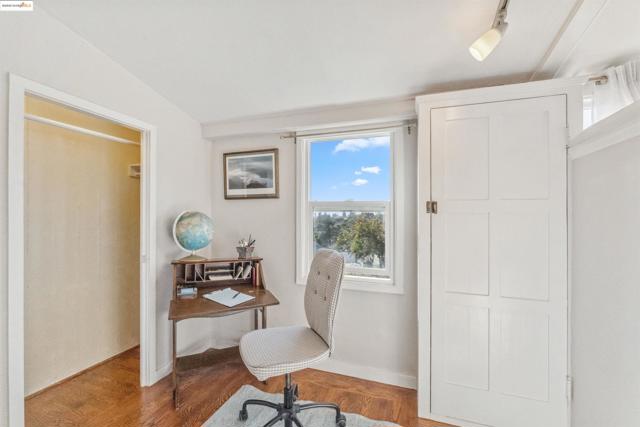 3757 Lincoln Ave, Oakland CA: https://media.crmls.org/mediaz/39a36a33-1eae-44ba-9e4e-35be6d1c153f.jpg