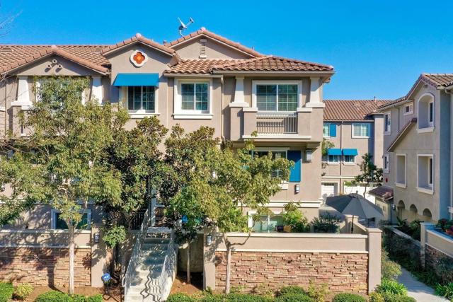 4031 Aidan Cir, Carlsbad CA: https://media.crmls.org/mediaz/39a3d85e-0370-4c3b-9b8b-13ecf4088377.jpg