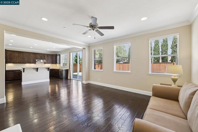 1610 Coventry Dr, Oakley CA: https://media.crmls.org/mediaz/39a3f6be-0cb8-4d52-a756-fc33508611bd.jpg