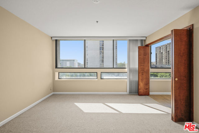 880 W 1st Street, Los Angeles CA: https://media.crmls.org/mediaz/39a41fc7-ef5d-4245-89a1-b2bc2efdca53.jpg