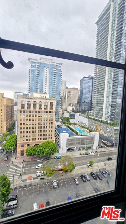 849 S Broadway, Los Angeles CA: https://media.crmls.org/mediaz/39a42337-96b9-4aed-b9f8-d8ad658cfd17.jpg