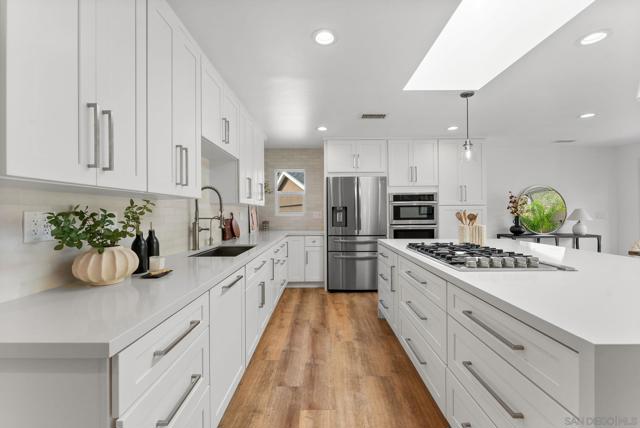 4840 Penrose Ct, San Diego CA: https://media.crmls.org/mediaz/39a43d1a-2c59-4f30-8090-38fe453a3e09.jpg