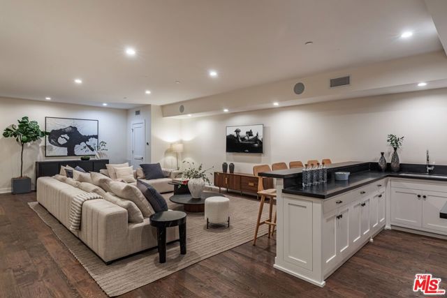 116 S Carmelina Avenue, Los Angeles CA: https://media.crmls.org/mediaz/39a4616f-a6a4-40cd-ae40-c1c0841c10ab.jpg
