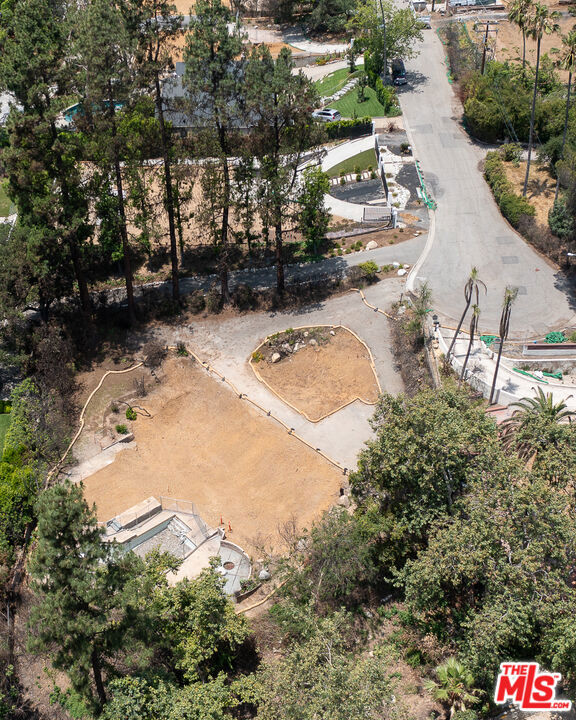 1414 E Palm Street, Altadena CA: https://media.crmls.org/mediaz/39a4ad9d-227a-461f-b641-a5ca9ae05602.jpg