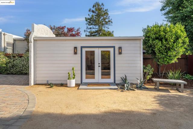 533 Lewis Ave, San Leandro CA: https://media.crmls.org/mediaz/39a4b28f-901e-4858-8f71-f722bb041adb.jpg