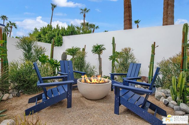 454 E Lindsey Drive, Palm Springs CA: https://media.crmls.org/mediaz/39a4ec80-9b9a-4685-abd9-03eaf50c6267.jpg