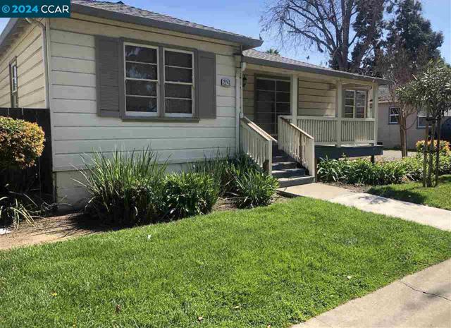Image 5 of 37 For 2244 Almond Ave
