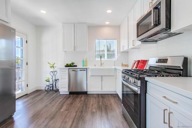 1303 Center Ave, Oceanside CA: https://media.crmls.org/mediaz/39a646ff-ccb3-4232-aaef-a68e9cf6d72a.jpg