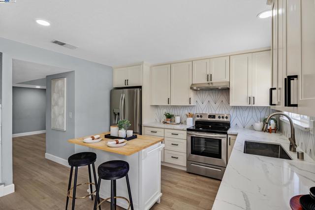 2236 Oakland Ave, Pleasanton CA: https://media.crmls.org/mediaz/39a6a0f3-e3cc-4d94-b759-91c9667ac45c.jpg