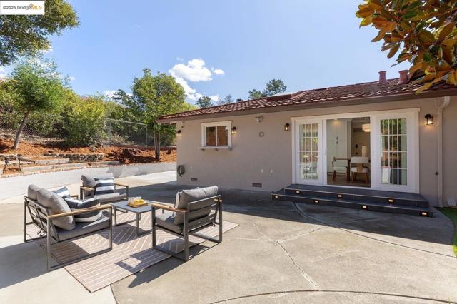 298 Elysian Fields DR, Oakland CA: https://media.crmls.org/mediaz/39a78ab8-fff7-4221-a4de-a5da48e8857f.jpg