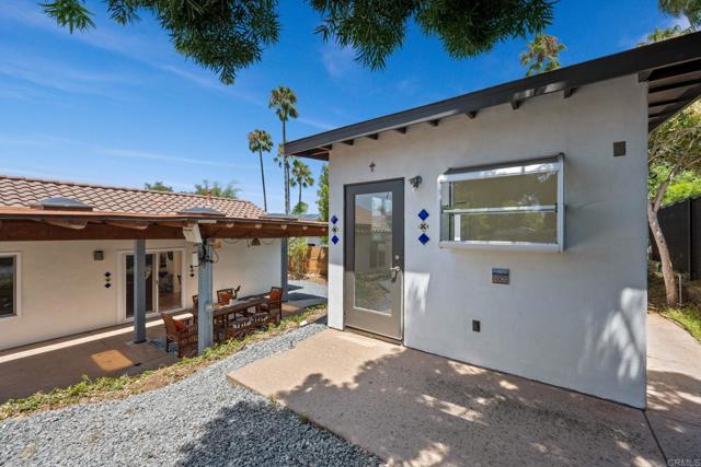 869 Eugenie Avenue, Encinitas CA: https://media.crmls.org/mediaz/39a7eec6-0455-4dc4-bde5-a8bfb99e7cad.jpg