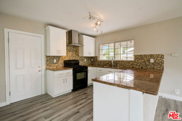 19128 MALDEN Street photo 4