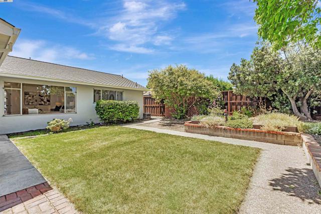 37972 Ballard Dr, Fremont CA: https://media.crmls.org/mediaz/39a84d01-da38-4ded-b27b-cb3aa5579771.jpg