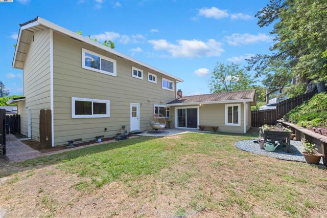 7606 Desertwood Ln, Pleasanton CA: https://media.crmls.org/mediaz/39a86060-ee82-4e8a-81af-cebb1933a7f6.jpg