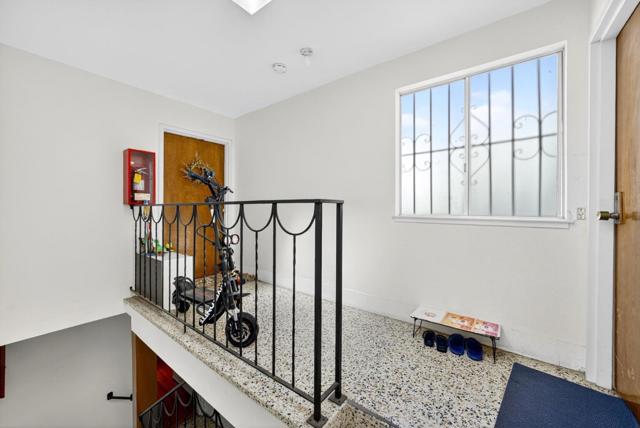 476 7th Avenue, San Francisco CA: https://media.crmls.org/mediaz/39a866b1-5580-410b-b762-eed8f4899668.jpg