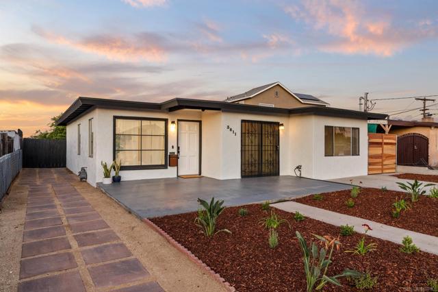 3811 Boren St, San Diego CA: https://media.crmls.org/mediaz/39a8ad22-5b6c-4946-b410-8af0b985f16d.jpg